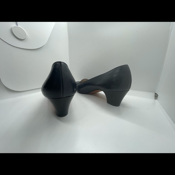 Salvatore Ferragamo fringed low heeled pump - Picture 7 of 11